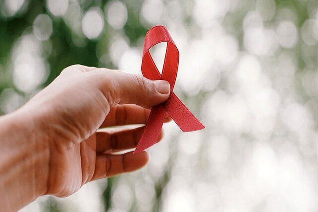 ۷۵ درصد مبتلایان HIV در گروه سنی ۲۰ تا ۴۵ سال قرار دارند.