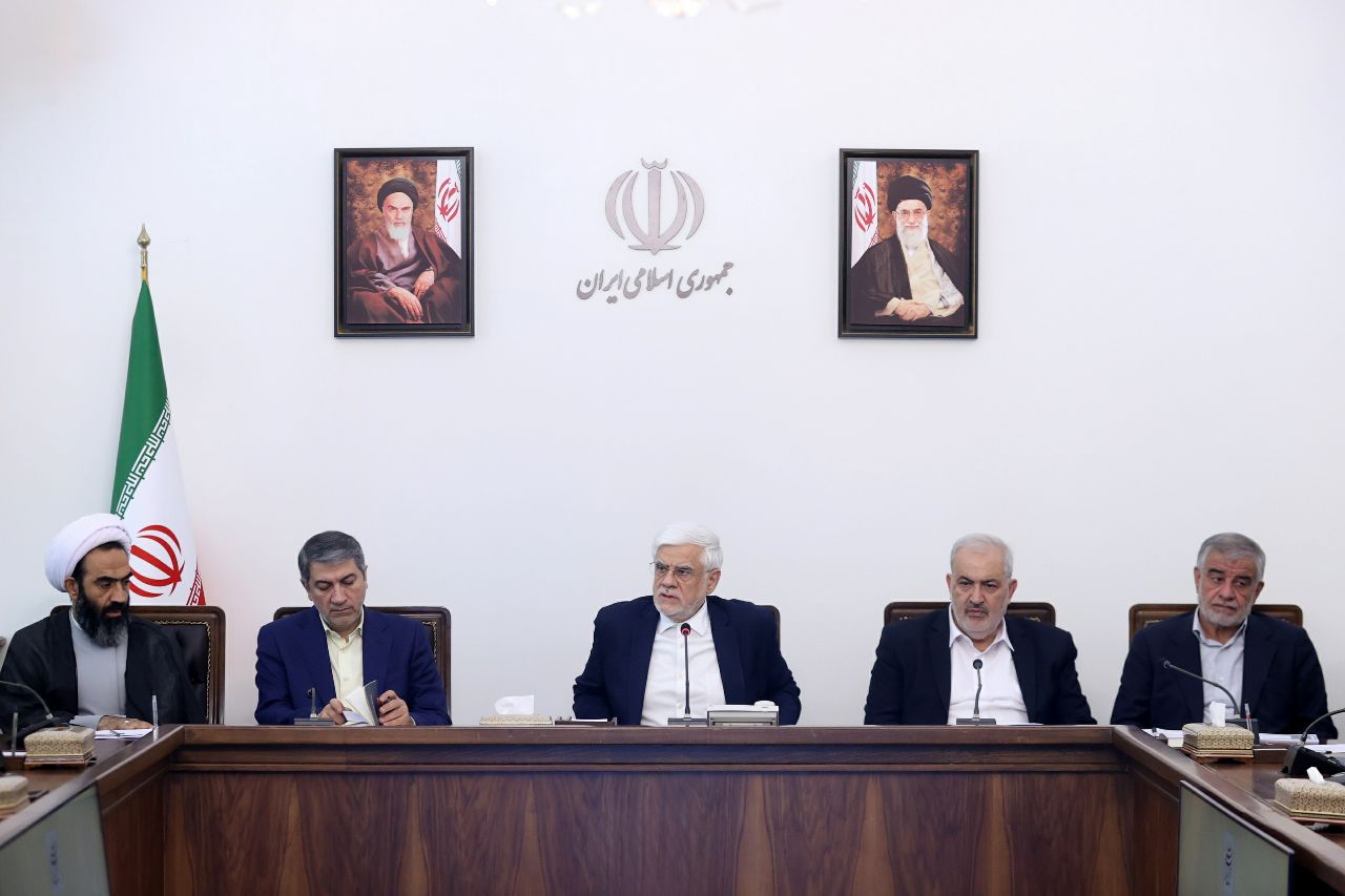 عارف: شعار ما باید «نگاه ملی برای حل مشکل منطقه‌ای» باشد