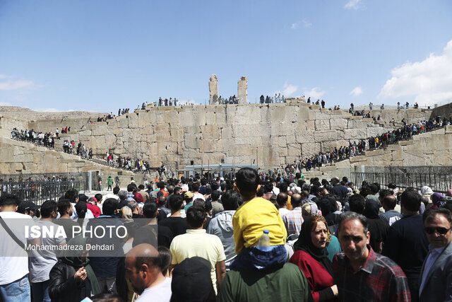 حافظیه و تخت جمشید صدرنشین تعداد بازدیدکنندگان از اماکن تاریخی شدند