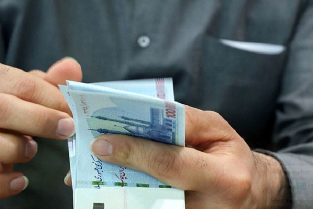 حقوق کارمندان دولت در سال ۱۴۰۴ به طور متوسط ۲۰ درصد افزایش می‌یابد.